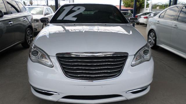 200-chrysler-publikr.mx-1-1606087396.jpg